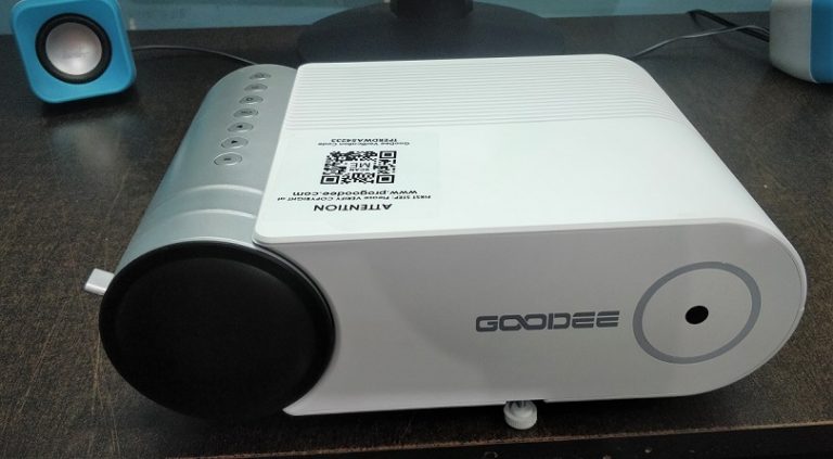 GeeDee G500 projector front