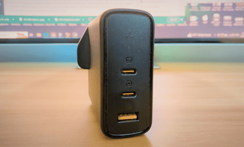 VOLTME Revo 140 GaN USB ports